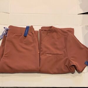 NWT Jaanuu Mens Sienna Scrub Set: Top (S) Pants (M)